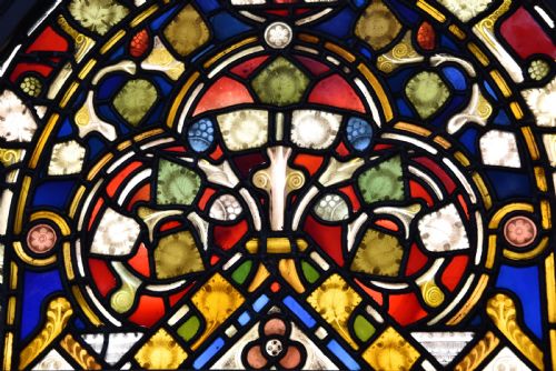 STUNNING LARGESCALE MID 19TH CENTURY EARLIER HIGHLY DECORATIVE STAINED GLASS TRIPTYCH - ADDITIONAL PHOTO 5