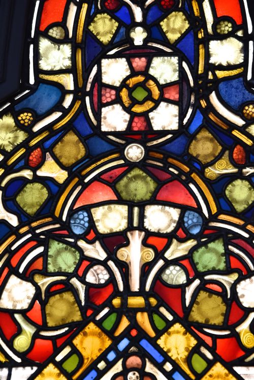 STUNNING LARGESCALE MID 19TH CENTURY EARLIER HIGHLY DECORATIVE STAINED GLASS TRIPTYCH - ADDITIONAL PHOTO 6