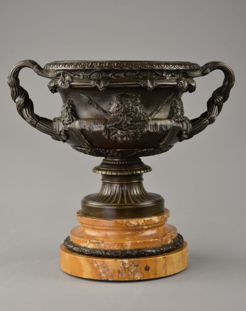 LATE 19TH CENTURY GRAND TOUR BRONZE REDUCTION OF 'THE WARWICK VASE' AFTER THE ANTIQUE