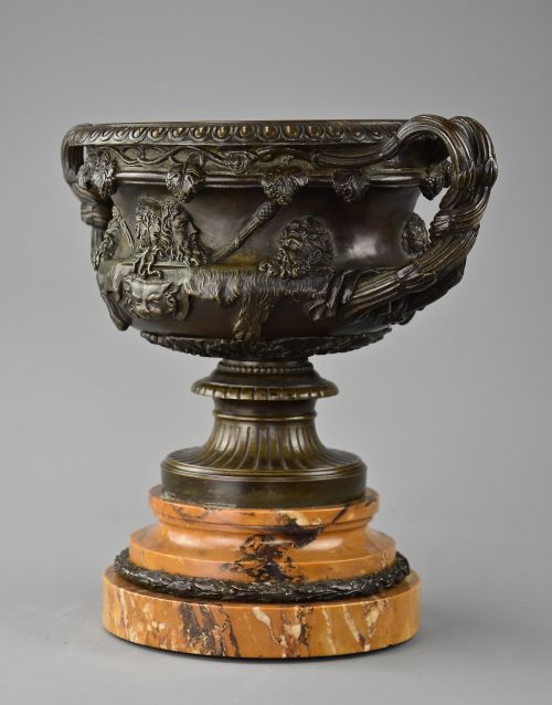 LATE 19TH CENTURY GRAND TOUR BRONZE REDUCTION OF 'THE WARWICK VASE' AFTER THE ANTIQUE - ADDITIONAL PHOTO 2