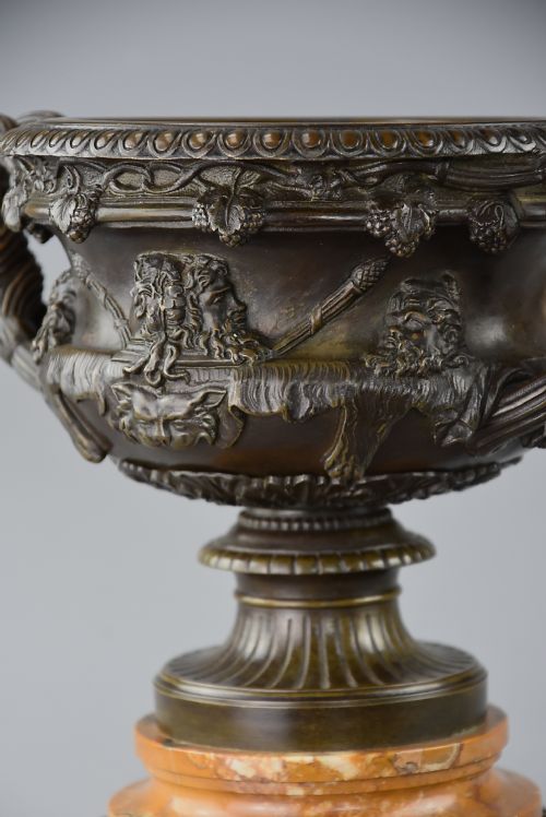 LATE 19TH CENTURY GRAND TOUR BRONZE REDUCTION OF 'THE WARWICK VASE' AFTER THE ANTIQUE - ADDITIONAL PHOTO 4
