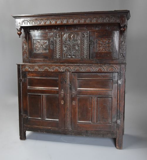 MID 17TH CENTURY CARVED OAK PRESS CUPBOARD IN ORIGINAL UNTOUCHED CONDITION WITH SUPERB ORIGINAL PATINA - ADDITIONAL PHOTO 1