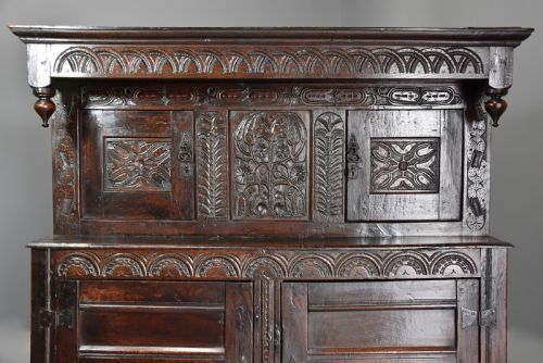 MID 17TH CENTURY CARVED OAK PRESS CUPBOARD IN ORIGINAL UNTOUCHED CONDITION WITH SUPERB ORIGINAL PATINA - ADDITIONAL PHOTO 3