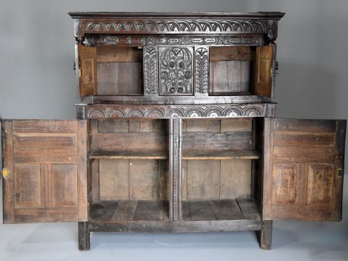 MID 17TH CENTURY CARVED OAK PRESS CUPBOARD IN ORIGINAL UNTOUCHED CONDITION WITH SUPERB ORIGINAL PATINA - ADDITIONAL PHOTO 10