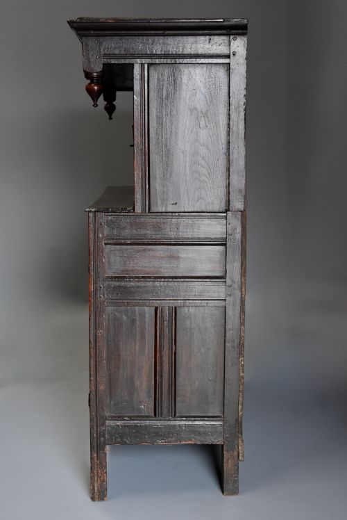 MID 17TH CENTURY CARVED OAK PRESS CUPBOARD IN ORIGINAL UNTOUCHED CONDITION WITH SUPERB ORIGINAL PATINA - ADDITIONAL PHOTO 12