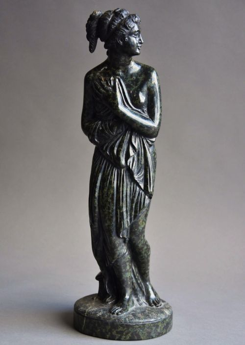 LATE 19TH CENTURY GRAND TOUR SERPENTINE FIGURE OF 'VENUS ITALICA' AFTER ANTONIO CANOVA
