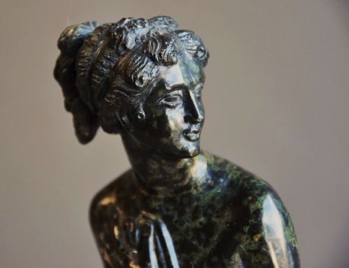 LATE 19TH CENTURY GRAND TOUR SERPENTINE FIGURE OF 'VENUS ITALICA' AFTER ANTONIO CANOVA - ADDITIONAL PHOTO 4