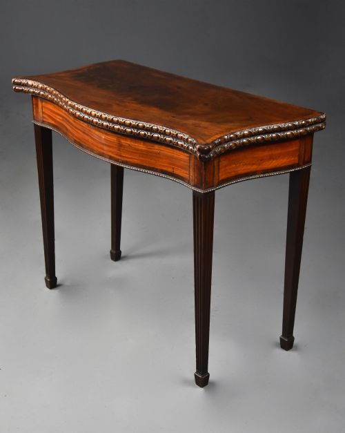 FINE EXAMPLE OF A MID 18TH CENTURY SERPENTINE MAHOGANY CARD TABLE OF EXCEPTIONAL ORIGINAL PATINA - ADDITIONAL PHOTO 1
