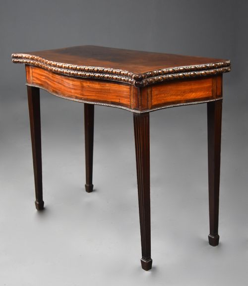FINE EXAMPLE OF A MID 18TH CENTURY SERPENTINE MAHOGANY CARD TABLE OF EXCEPTIONAL ORIGINAL PATINA - ADDITIONAL PHOTO 2
