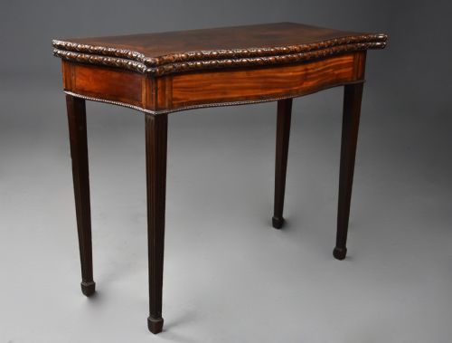 FINE EXAMPLE OF A MID 18TH CENTURY SERPENTINE MAHOGANY CARD TABLE OF EXCEPTIONAL ORIGINAL PATINA - ADDITIONAL PHOTO 3