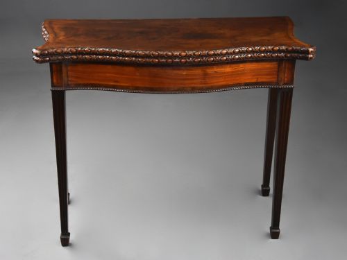 FINE EXAMPLE OF A MID 18TH CENTURY SERPENTINE MAHOGANY CARD TABLE OF EXCEPTIONAL ORIGINAL PATINA - ADDITIONAL PHOTO 4