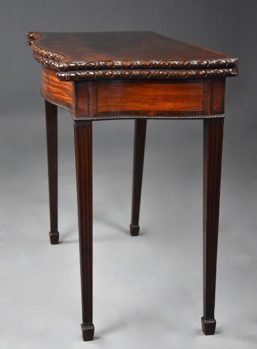 FINE EXAMPLE OF A MID 18TH CENTURY SERPENTINE MAHOGANY CARD TABLE OF EXCEPTIONAL ORIGINAL PATINA - ADDITIONAL PHOTO 5