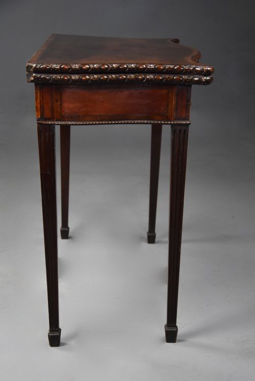 FINE EXAMPLE OF A MID 18TH CENTURY SERPENTINE MAHOGANY CARD TABLE OF EXCEPTIONAL ORIGINAL PATINA - ADDITIONAL PHOTO 9