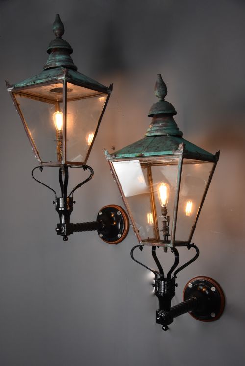 LARGE PAIR OF WINDSOR STYLE COPPER STREET LANTERNS SUPPORTED ON SOPHISTICATED SPIRAL TWIST WALL BRACKETS - ADDITIONAL PHOTO 1