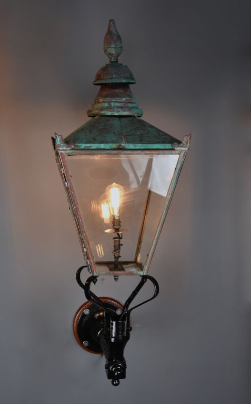 LARGE PAIR OF WINDSOR STYLE COPPER STREET LANTERNS SUPPORTED ON SOPHISTICATED SPIRAL TWIST WALL BRACKETS - ADDITIONAL PHOTO 3