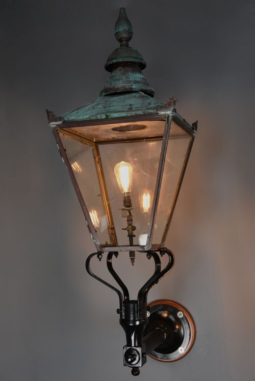 LARGE PAIR OF WINDSOR STYLE COPPER STREET LANTERNS SUPPORTED ON SOPHISTICATED SPIRAL TWIST WALL BRACKETS - ADDITIONAL PHOTO 4