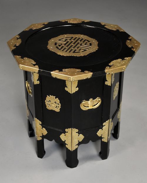 EARLY 20TH CENTURY HIGHLY DECORATIVE ORIENTAL EBONISED BRASS OCTAGONAL OCCASIONAL TABLE - ADDITIONAL PHOTO 1