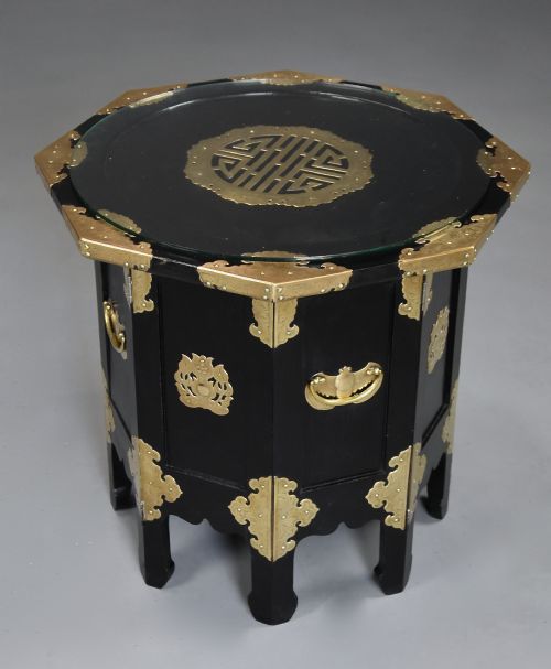 EARLY 20TH CENTURY HIGHLY DECORATIVE ORIENTAL EBONISED BRASS OCTAGONAL OCCASIONAL TABLE - ADDITIONAL PHOTO 2