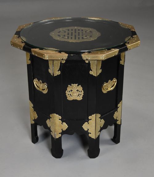 EARLY 20TH CENTURY HIGHLY DECORATIVE ORIENTAL EBONISED BRASS OCTAGONAL OCCASIONAL TABLE - ADDITIONAL PHOTO 4