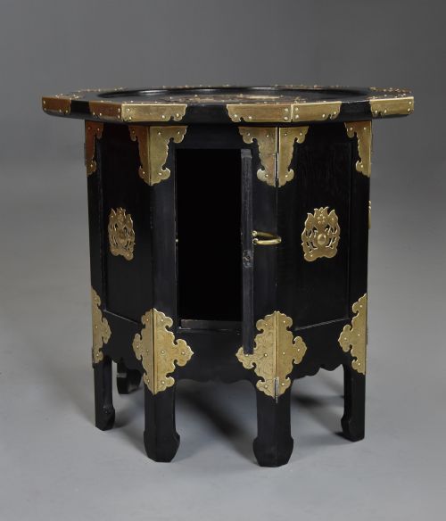 EARLY 20TH CENTURY HIGHLY DECORATIVE ORIENTAL EBONISED BRASS OCTAGONAL OCCASIONAL TABLE - ADDITIONAL PHOTO 6