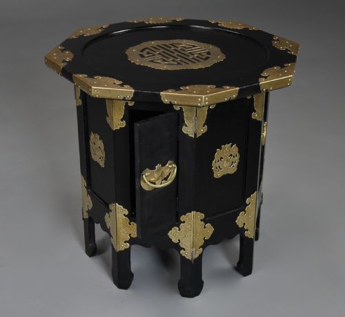 EARLY 20TH CENTURY HIGHLY DECORATIVE ORIENTAL EBONISED BRASS OCTAGONAL OCCASIONAL TABLE - ADDITIONAL PHOTO 8