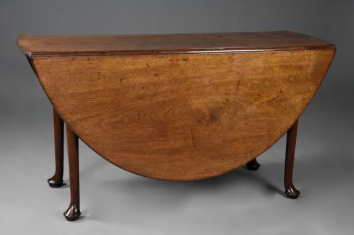 LARGE MID 18TH CENTURY SOLID WALNUT DROP LEAF DINING TABLE WITH FINE FADED PATINA