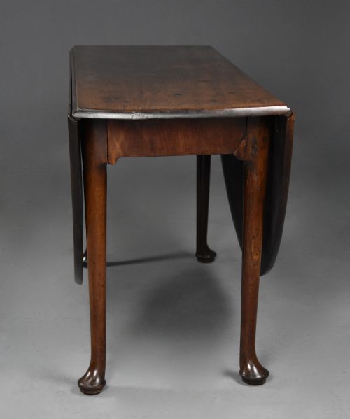 LARGE MID 18TH CENTURY SOLID WALNUT DROP LEAF DINING TABLE WITH FINE FADED PATINA - ADDITIONAL PHOTO 7