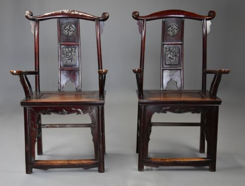 SUPER PAIR OF LATE 19TH CENTURY CHINESE ELM YOKEBACK ARMCHAIRS OF GOOD PATINA WITH ORIGINAL RED LACQUER - ADDITIONAL PHOTO 5
