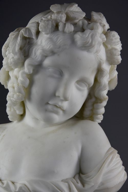 FINE QUALITY EARLY 19TH CENTURY CARRARA MARBLE BUST OF A YOUNG GIRL SIGNED HOUDON - ADDITIONAL PHOTO 3