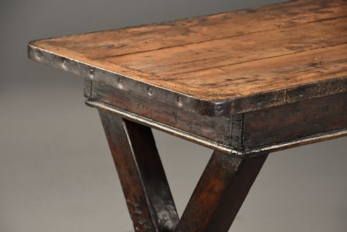 EARLY 19TH CENTURY SYCAMORE TRESTLE ENDED TAVERN TABLE OF FINE PATINA - ADDITIONAL PHOTO 8