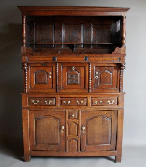 Mid 18thc Welsh Oak Cwpwrdd Tridarn of Superb Patina, Probably from the Snowdonia Region