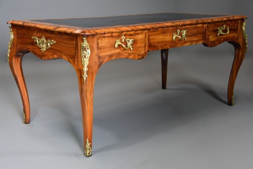Fine Quality Mid 19th Century French Style Goncalo Alves Bureau Plat of Large Proportions
