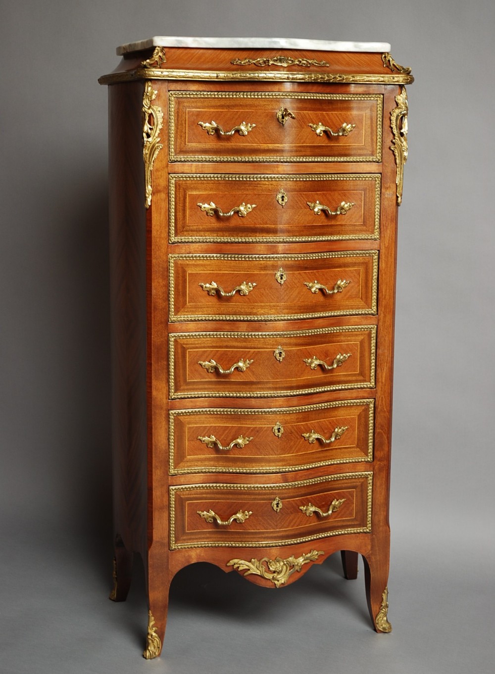 Kingwood & mahogany six drawer chest of drawers