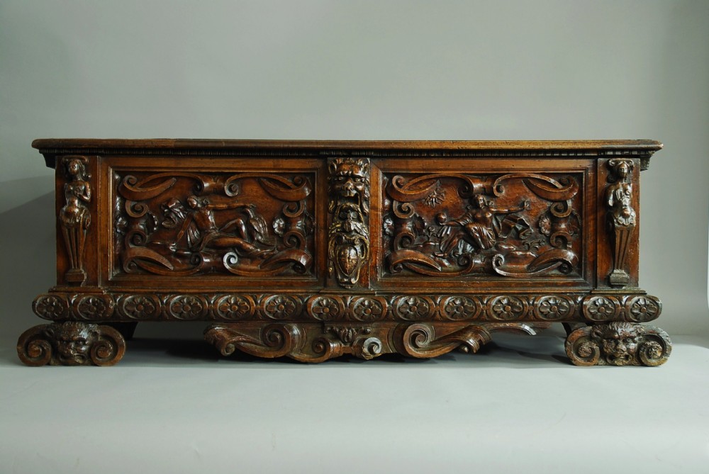 Rare Italian late 16th century walnut cassone