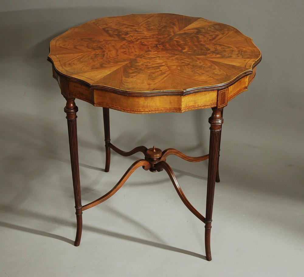 Edwardian fine quality mahogany centre table