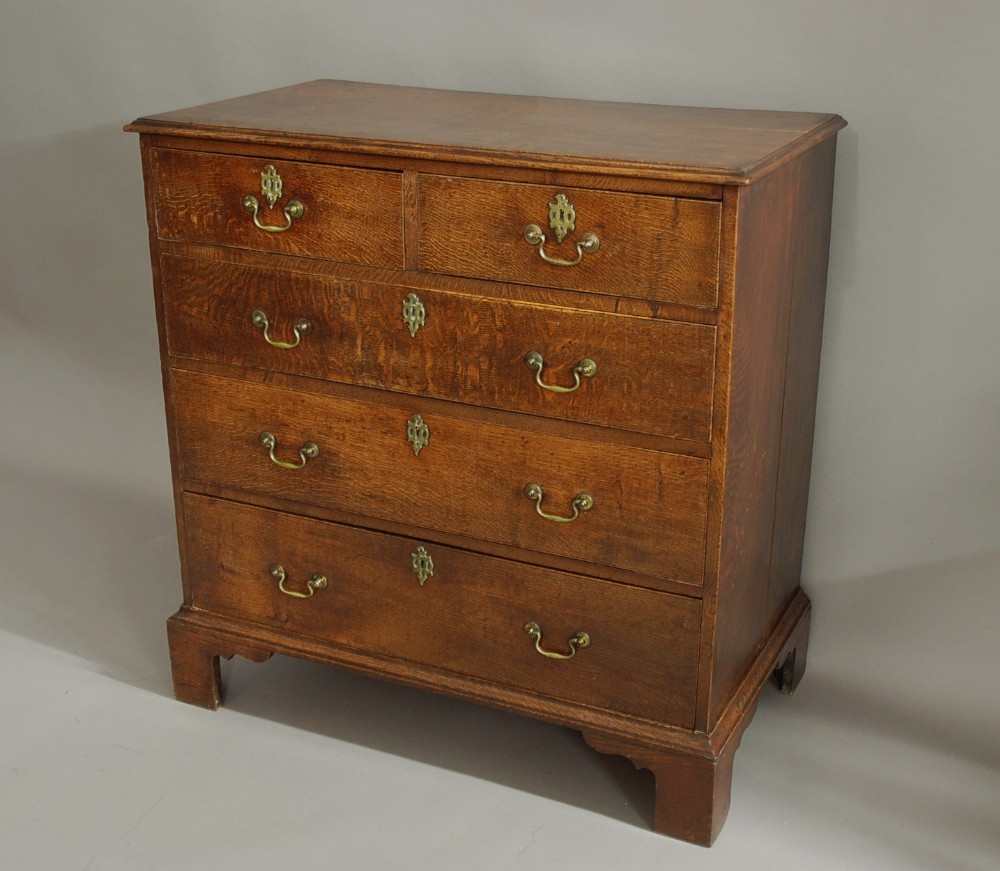18th century oak chest of drawers of fine patina