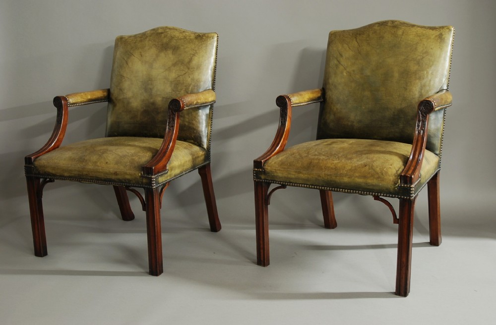Pair of early 20thc mahogany Gainsborough chairs of good quality