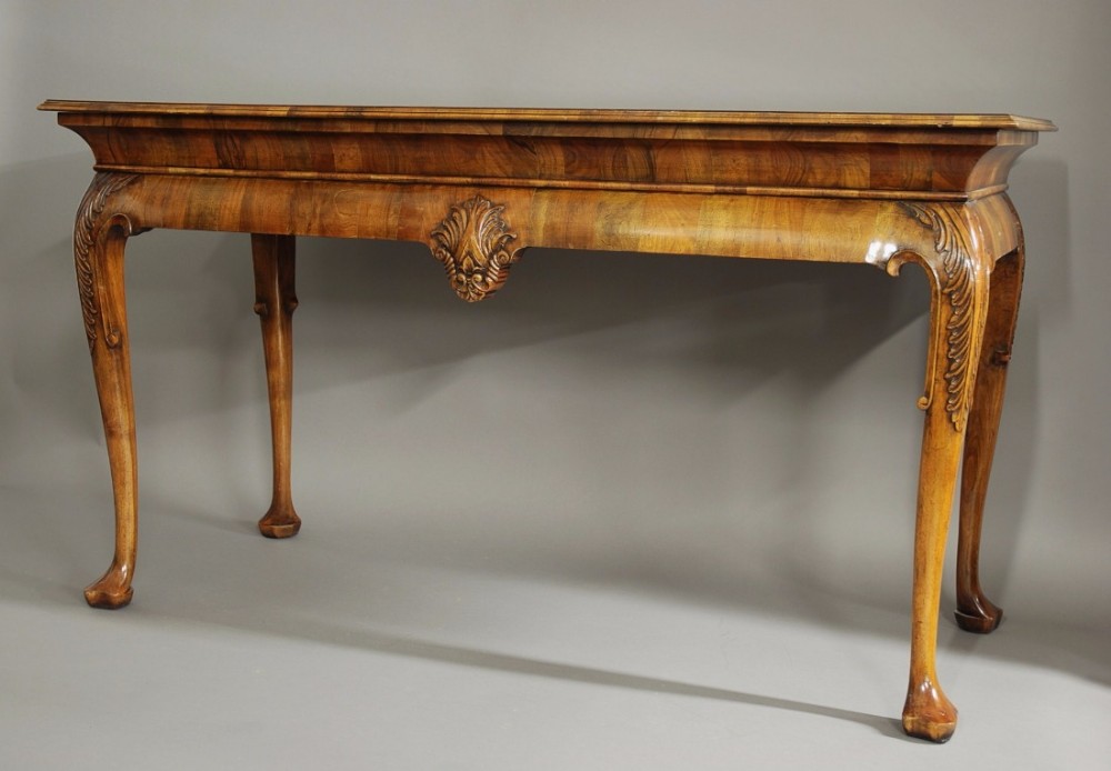 Early 20th century Queen Anne style walnut side table