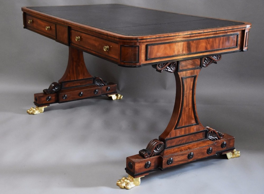 Fine quality Regency mahogany writing table