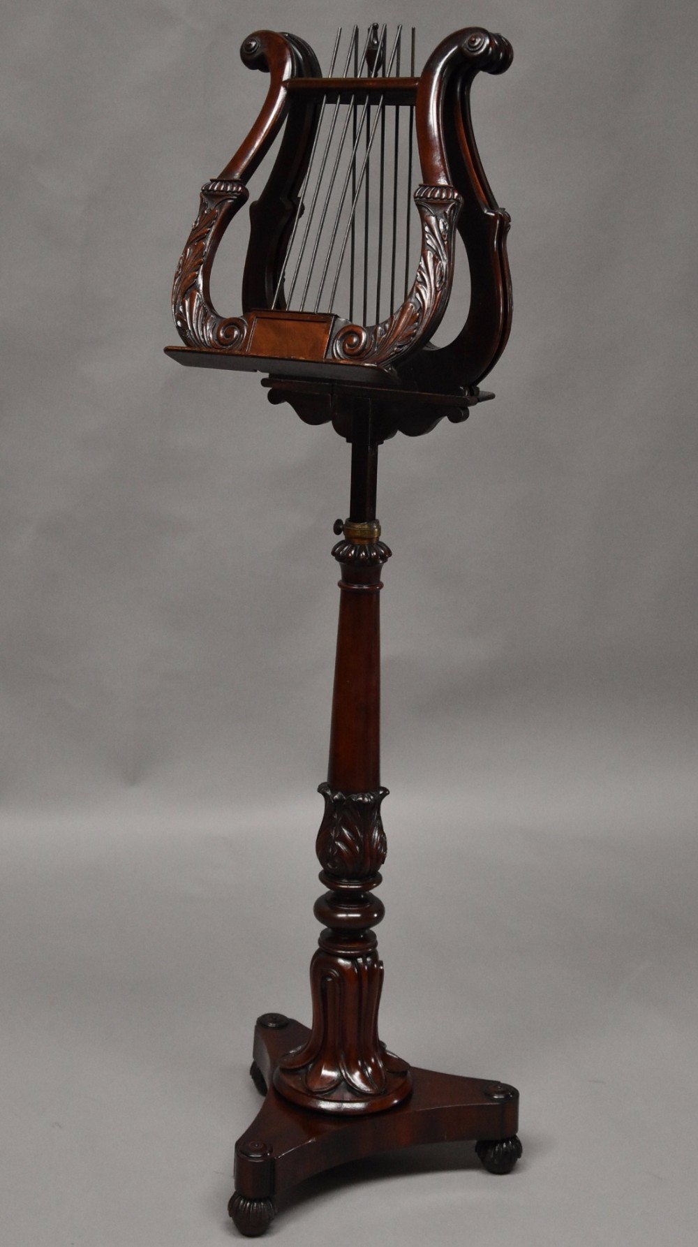 19th century late Regency mahogany lyre duet music stand of excellent quality