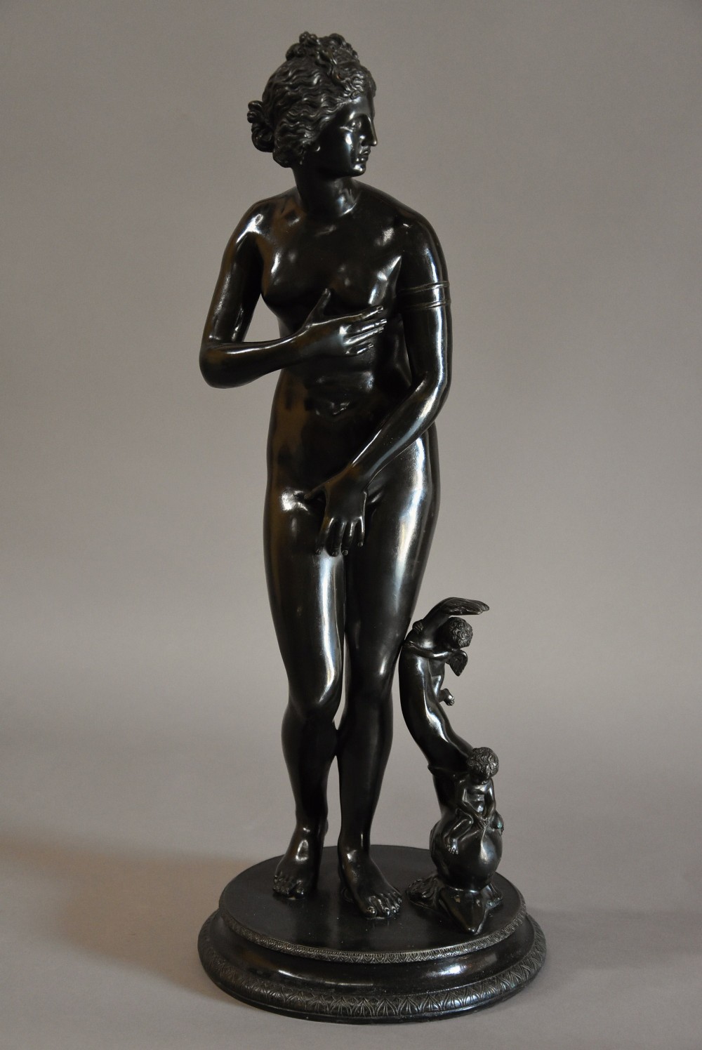 Late 19th century Grand Tour style bronze figure of 'Venus de' Medici' or the Medici Venus