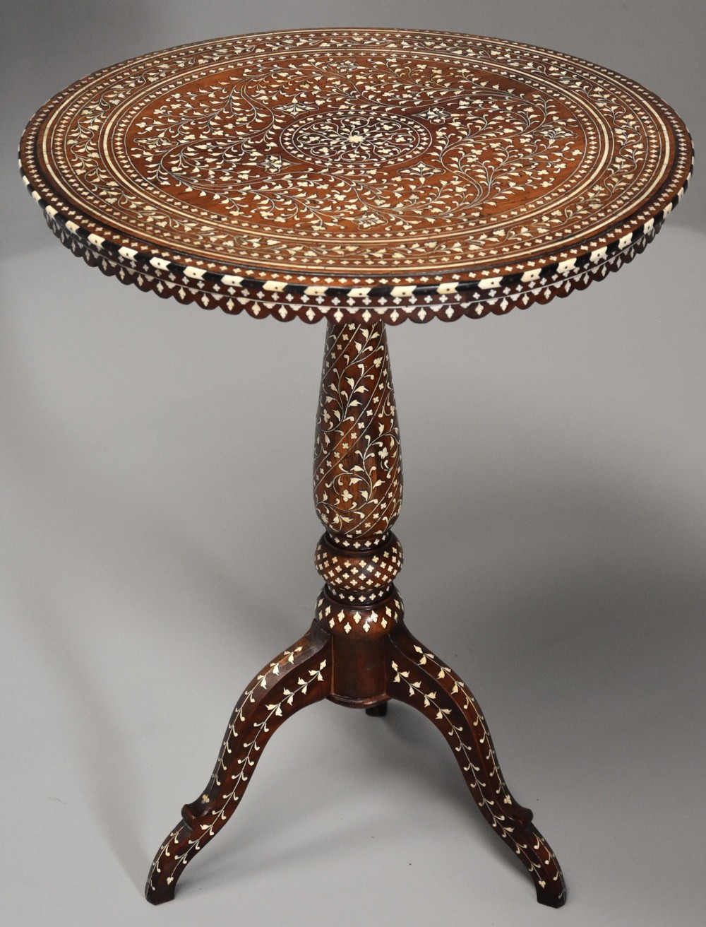 Superb quality 19thc Anglo Indian circular shisham wood inlaid occasional table from the Hoshiarpur region, India