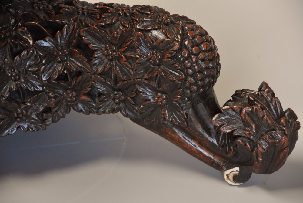 Large highly decorative 19th century Anglo Indian padouk centre table of circular form View XIV