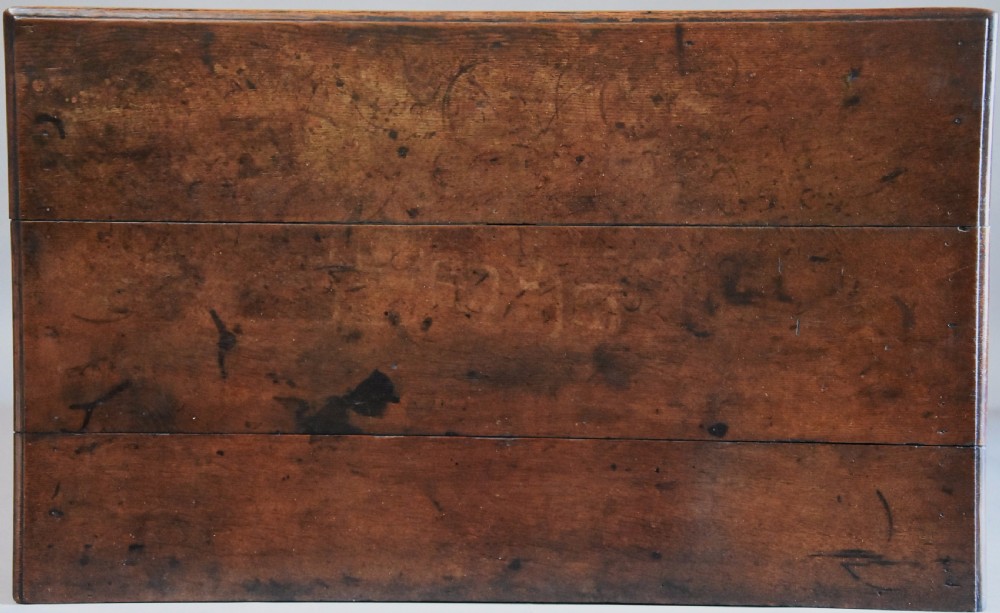 Early 18th century oak and elm moulded front chest of drawers of good patina View XII
