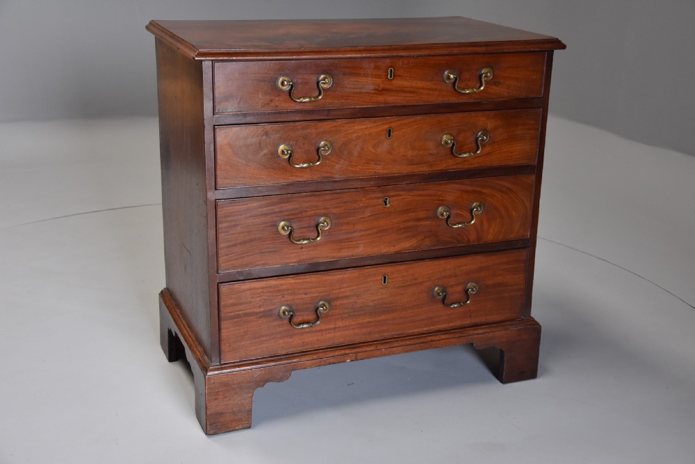 Late 18thc Georgian mahogany chest of drawers of small proportions and superb patina View VII