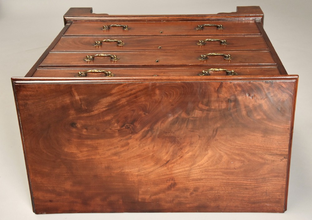 Late 18thc Georgian mahogany chest of drawers of small proportions and superb patina View VIII
