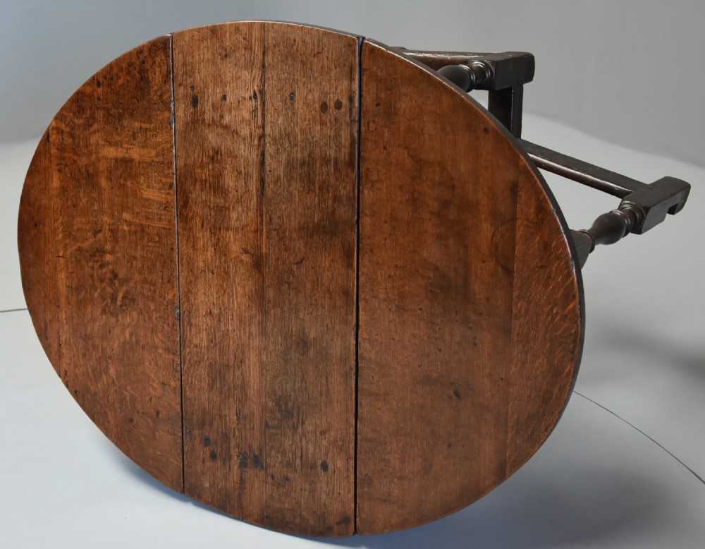 Late 17th century small oak gateleg table of good patina View VI