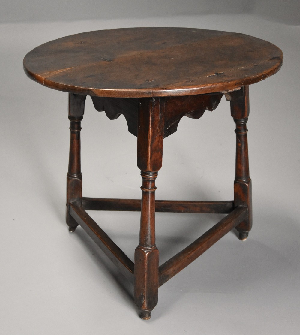Early 18th century oak cricket table or tavern table