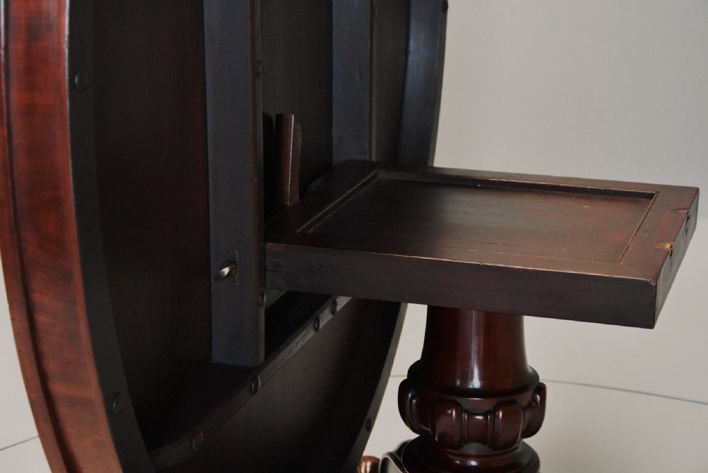 Superb quality mid 19thc circular mahogany tilt top dining table stamped James Winter, London View XI