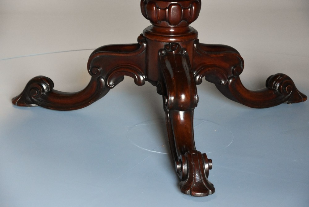 Superb quality mid 19thc circular mahogany tilt top dining table stamped James Winter, London View XIV